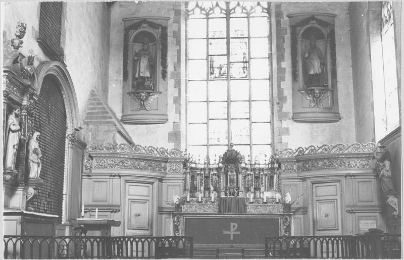 statues, niches : saint Nicolas, saint Augustin, maître-autel, vue générale - © Ministère de la Culture (France), Médiathèque du patrimoine et de la photographie (objets mobiliers), tous droits réservés