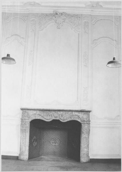 lambris, cheminée de la salle du chapitre, vue partielle - © Ministère de la Culture (France), Médiathèque du patrimoine et de la photographie (objets mobiliers), tous droits réservés