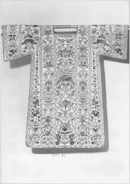 dalmatique, vue générale - © Ministère de la Culture (France), Médiathèque du patrimoine et de la photographie (objets mobiliers), tous droits réservés