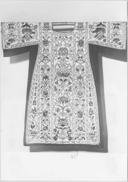 dalmatique, vue générale - © Ministère de la Culture (France), Médiathèque du patrimoine et de la photographie (objets mobiliers), tous droits réservés