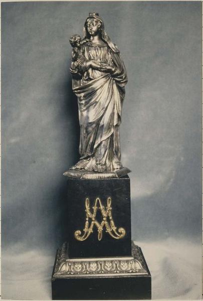 statuette : Vierge à l'Enfant, vue générale - © Ministère de la Culture (France), Médiathèque du patrimoine et de la photographie (objets mobiliers), tous droits réservés