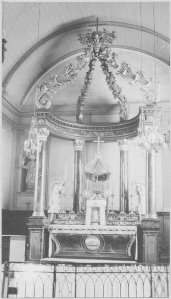autel, dais d'autel, 2 statues (maître-autel, baldaquin) : Evêque (un), martyr (un), vue générale
