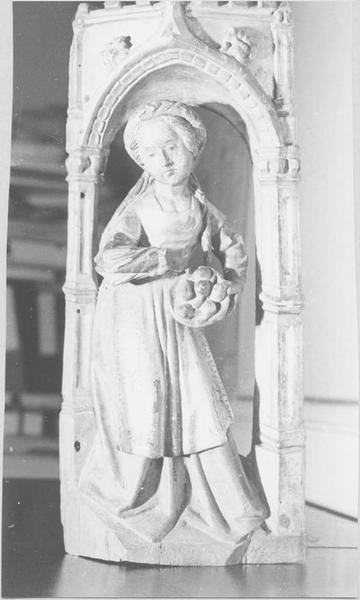 statuette : petite porteuse d'offrande, vue générale
