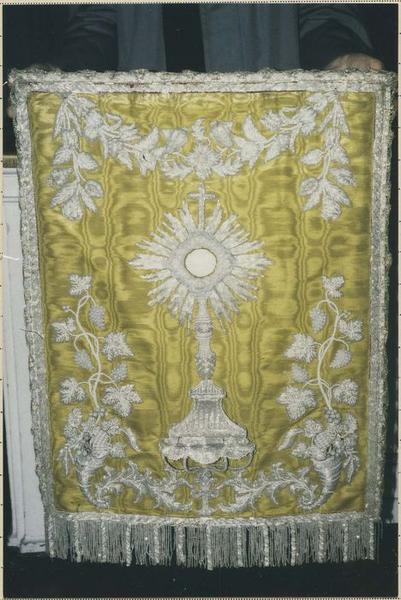 voile d'exposition du Saint-Sacrement, vue générale - © Ministère de la Culture (France), Médiathèque du patrimoine et de la photographie (objets mobiliers), tous droits réservés