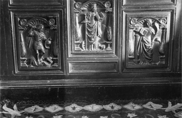 bas-reliefs (3) : saint Michel, sainte Catherine, sainte Barbe - © Ministère de la Culture (France), Médiathèque du patrimoine et de la photographie (objets mobiliers), tous droits réservés