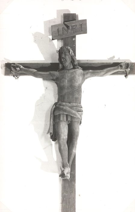 statue : Christ en croix