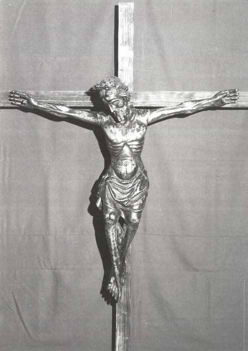 statue : Christ en croix