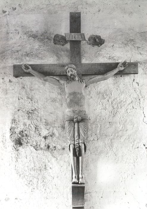 statue : Christ en croix