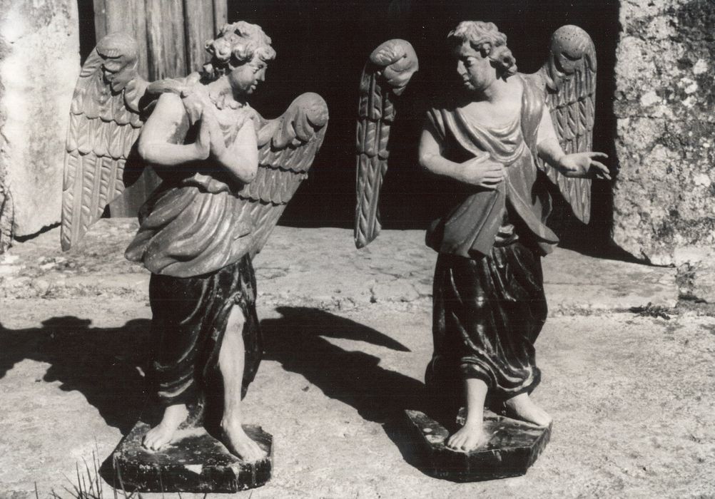 deux statues : Anges