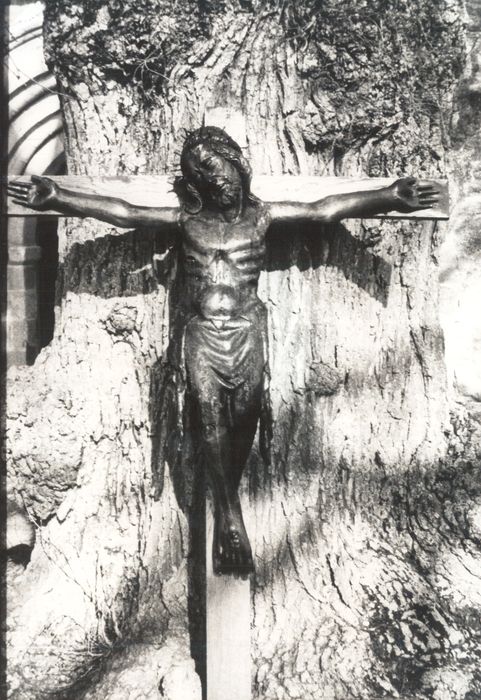 Statue : Christ en croix