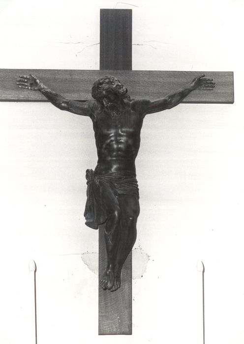 Statue : Christ en croix