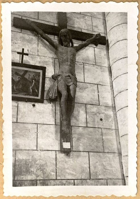 statue : Christ en croix