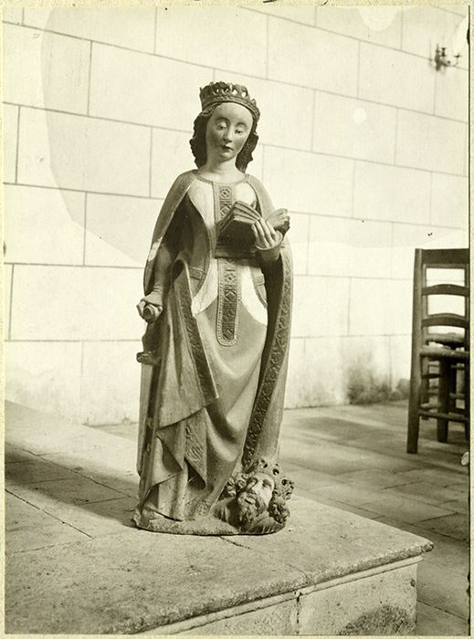 statue : sainte Catherine