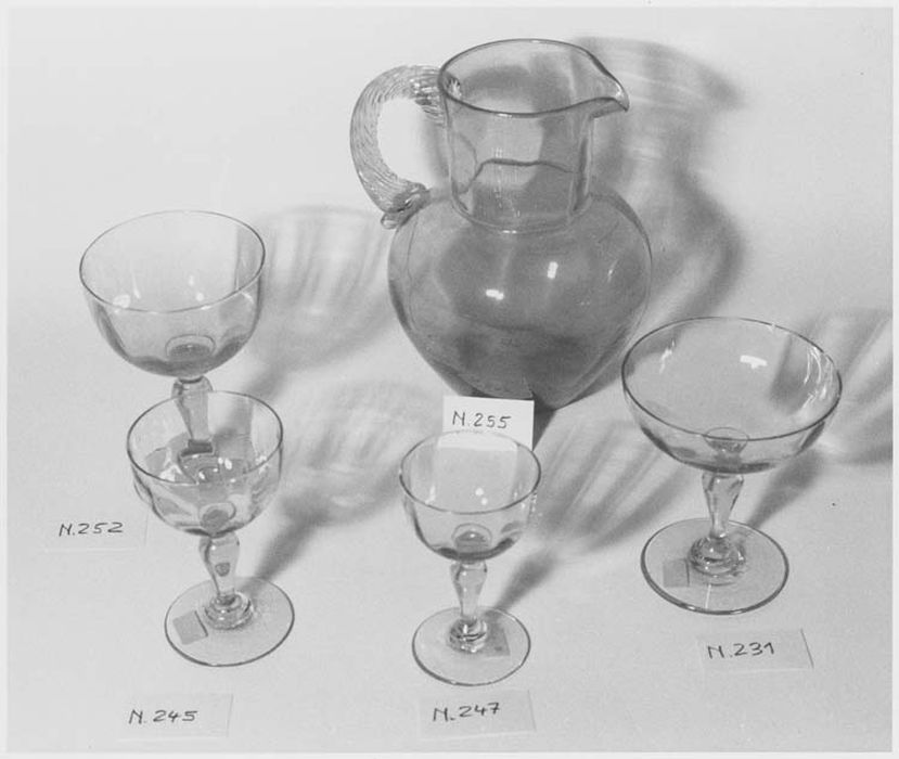 coupe a boire, verre à pied, cruche
