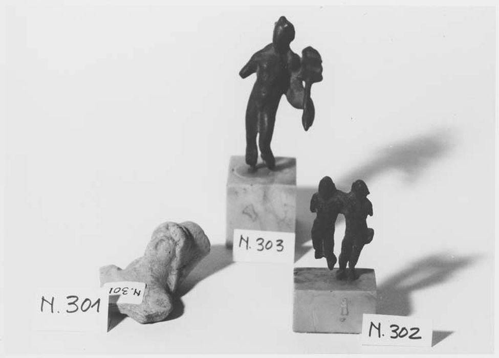 statues (statuettes) : Buste d’homme, couple, Mercure (?)