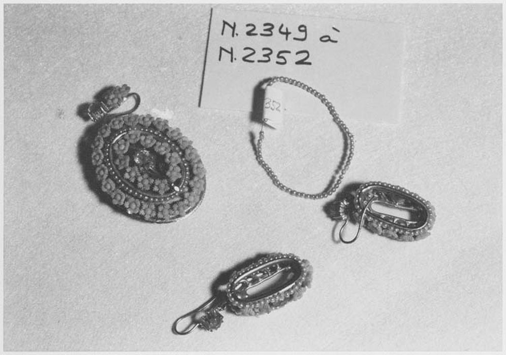Bijoux (4) : Boucle d’oreille, pendentif, anneau pour les cheveux