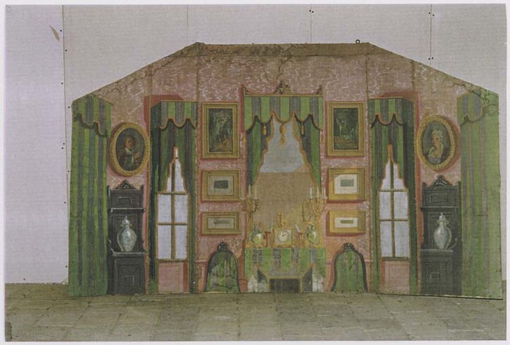 décor de théâtre : trompe l’oeil d’un salon bourgeois Napoléon III