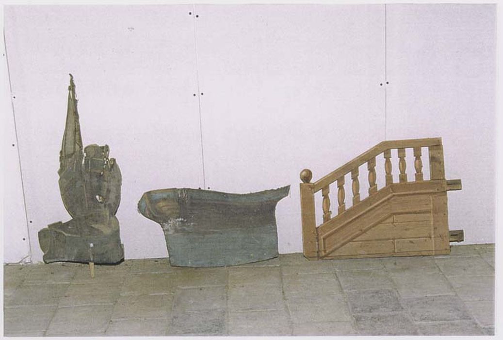 décors de théâtre (3) : Trompe l’oeil de deux barques et d’une rampe d’escalier de bois