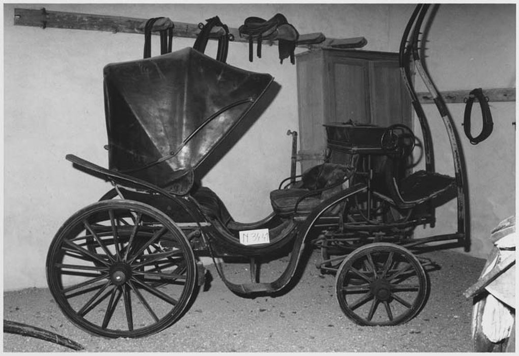 voiture : Petit Duc à deux banquettes