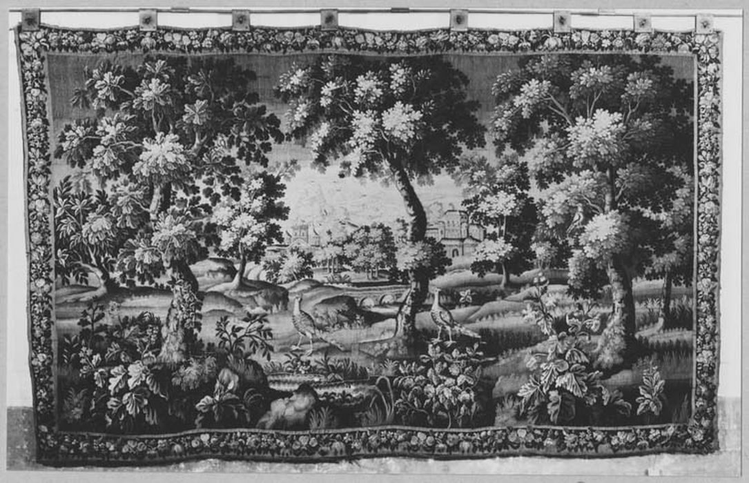 pièce murale : verdures avec bordures à décor de fabriques et d'oiseaux