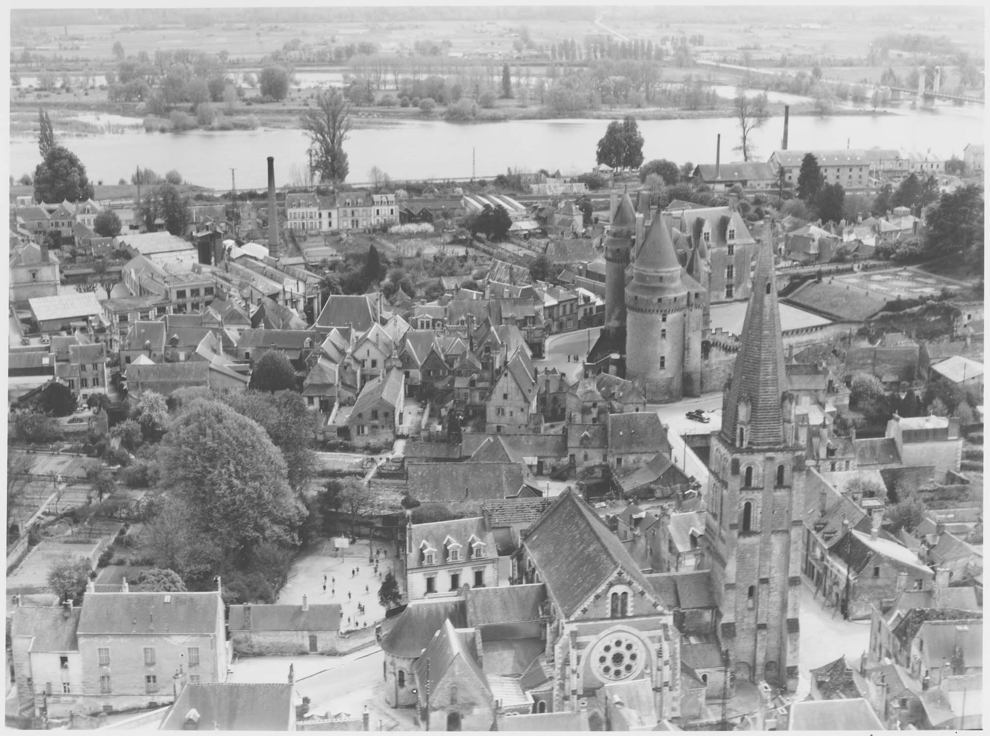 Château et église Saint-Jean-Baptiste