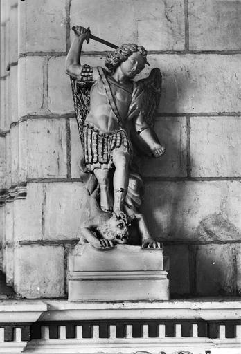 statue (statuette) : Saint Michel