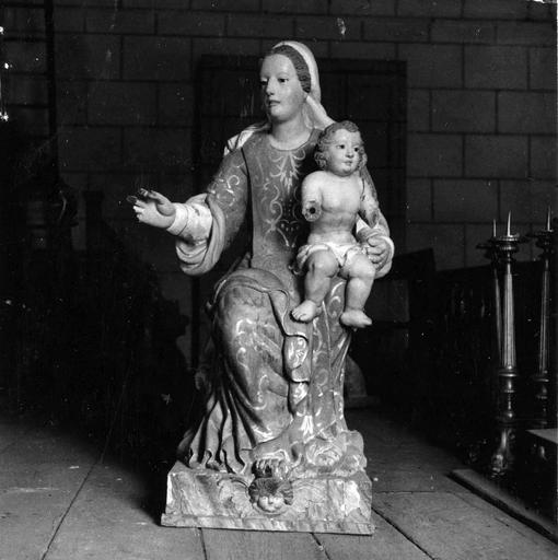 statue : Vierge (la)