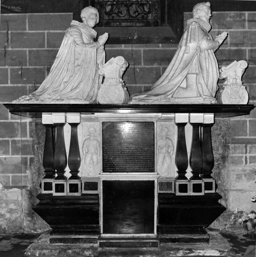 statues (2) (statue funéraire) de Martin du Bellay, prince d'Yvetot, et de Louise de Sapvenières - © Ministère de la Culture (France), Médiathèque du patrimoine et de la photographie (objets mobiliers), tous droits réservés