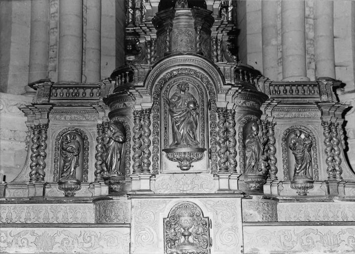 autel , gradins, tabernacle, son dais et contre-table, 6 chandeliers, bois sculpté et doré, détail - © Ministère de la Culture (France), Médiathèque du patrimoine et de la photographie (objets mobiliers), tous droits réservés