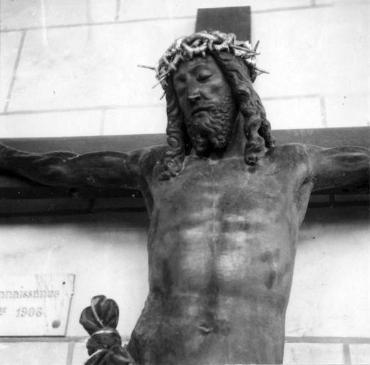 statue : Christ en croix (le), détail