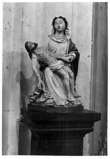 groupe sculpté : Vierge de Pitié