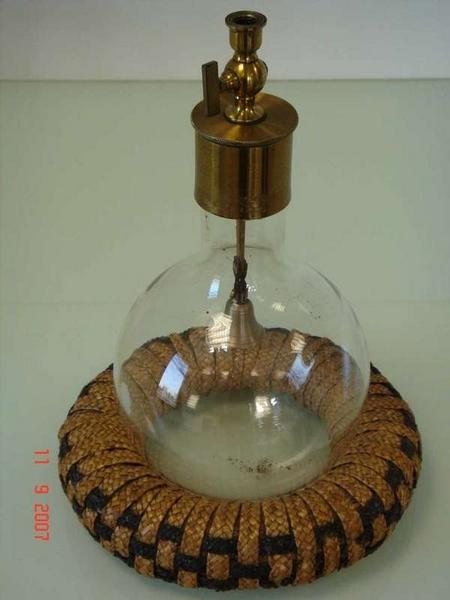cabinet de physique du lycée René-Descartes : 52 instruments de démonstration de phénomènes physiques. Ballon à robinet pour vide. - © Ministère de la Culture (France), Médiathèque du patrimoine et de la photographie (objets mobiliers), tous droits réservés