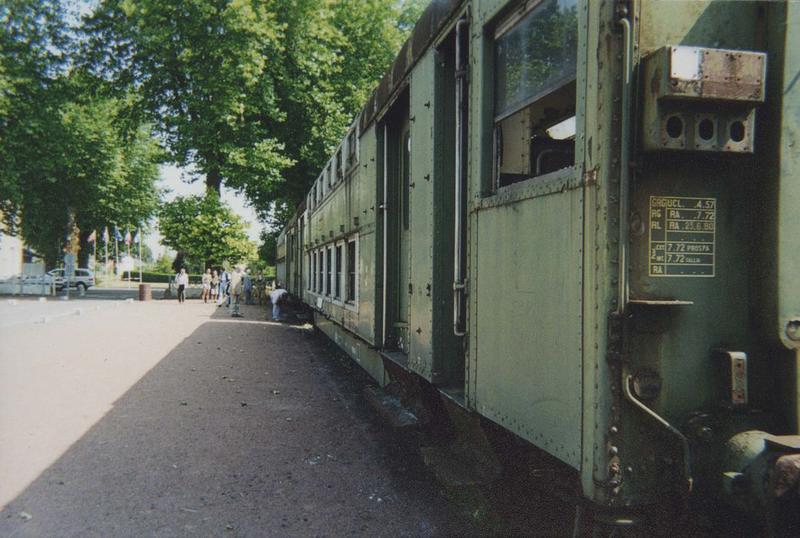 rame de 3 voitures à voyageurs à bogies, à voie normale, AKPE 07001, BKPE 07836, BDKPE 07161, vue partielle