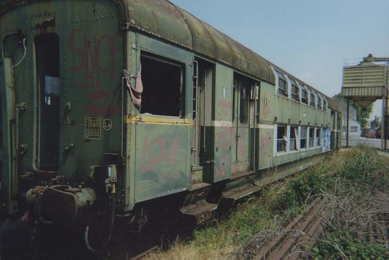 rame de 3 voitures à voyageurs à bogies, à voie normale, AKPE 07001, BKPE 07836, BDKPE 07161, vue partielle