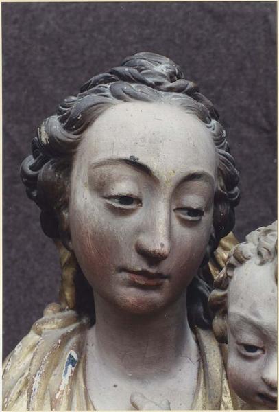 statue : Vierge à l'Enfant, détail