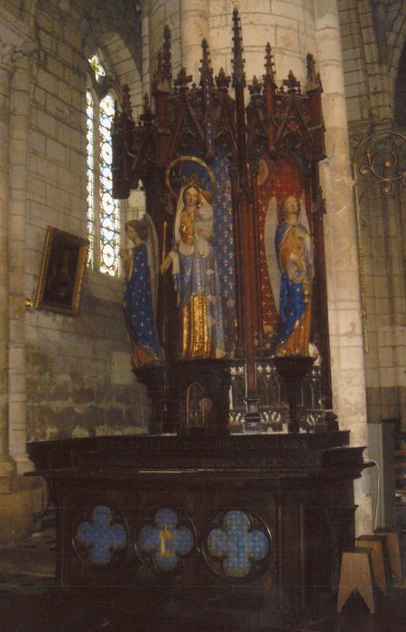 autel et retable néogothique : autel majeur, autel de la Vierge, vue générale