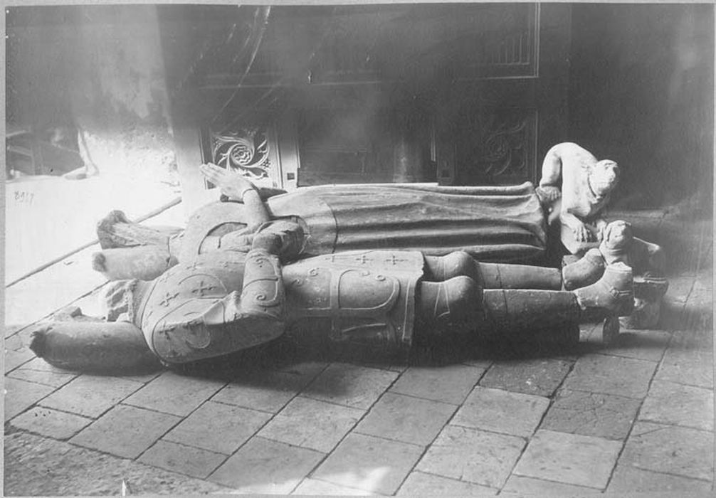 statues (statues funéraires) de Marguerite de La Chaussée et de Pierre de Bueil