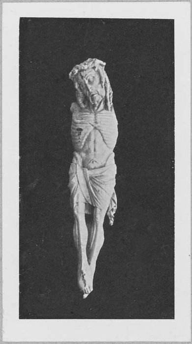 statue : Christ en croix