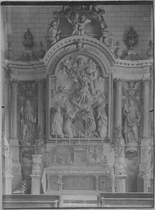 bas-relief : l'Institution du Rosaire