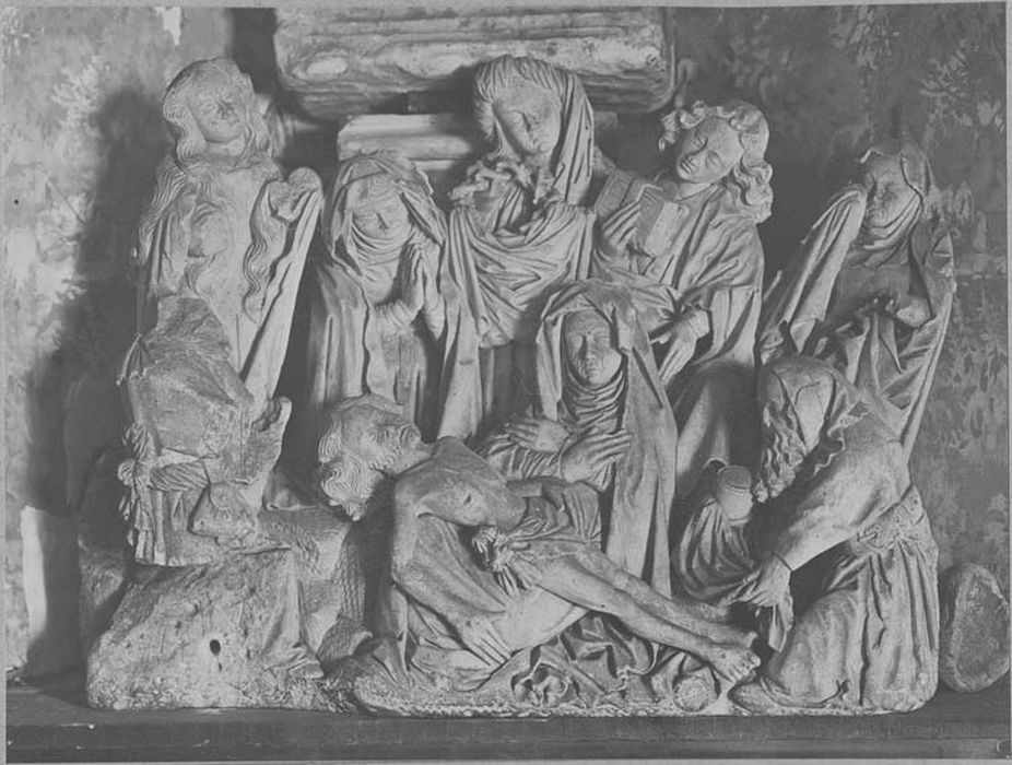 groupe sculpté : Saintes femmes au tombeau (les)