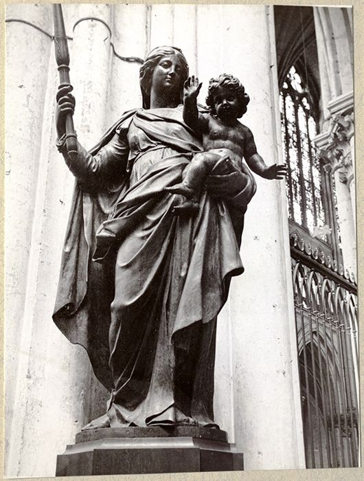 statue : Vierge à l'Enfant