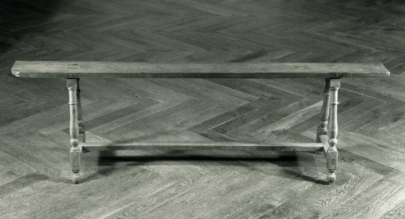 Banc ensemble (AR 0029 A, B, C)