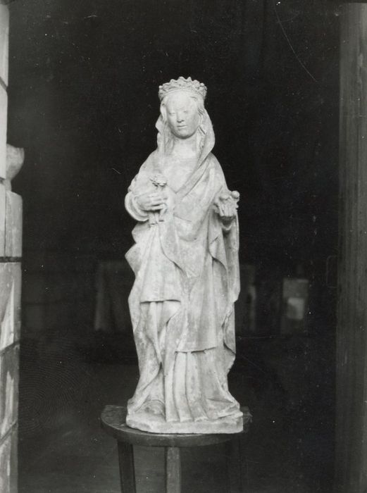 statue : Sainte Elizabeth-de-Hongrie