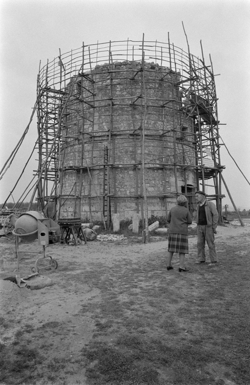 Vue d’ensemble du moulin en  cours de restauration