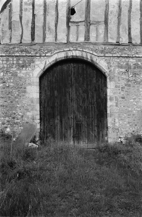 Grange : portail sur le mur du pignon