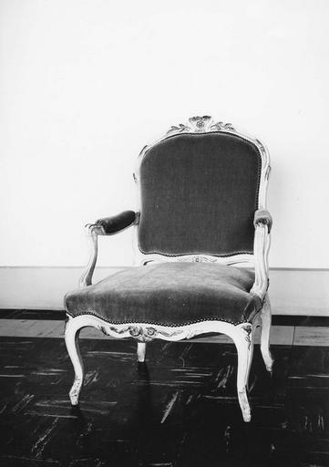 fauteuil, bois peint et garniture tissu, par françois Froment, 1775 - © Ministère de la Culture (France), Médiathèque du patrimoine et de la photographie (objets mobiliers), tous droits réservés