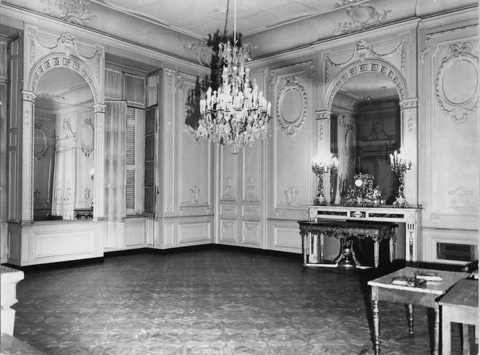 grand salon, avant restauration - © Ministère de la Culture (France), Médiathèque du patrimoine et de la photographie (objets mobiliers), tous droits réservés