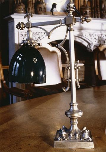 mobilier de la 1ère chambre du tribunal de grande Instance : lampe, 1890-1897