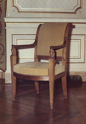 fauteuil, 1er Empire - © Ministère de la Culture (France), Médiathèque du patrimoine et de la photographie (objets mobiliers), tous droits réservés