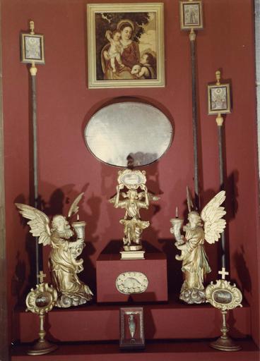 bâtons de procession de confrérie (3) et autres objets du trésor - © Ministère de la Culture (France), Médiathèque du patrimoine et de la photographie (objets mobiliers), tous droits réservés